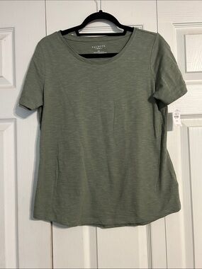 TALBOTS Medium Petite Olive Green Short Sleeve Crewneck Tee NWT Cotton Basic